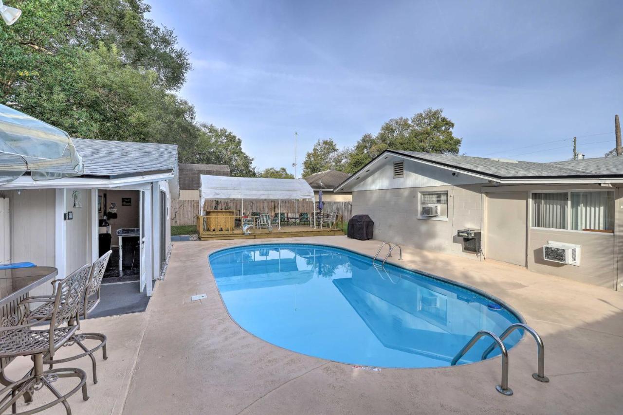 Fern Park Pool House With Private Patio And Fire Pit! Holiday home