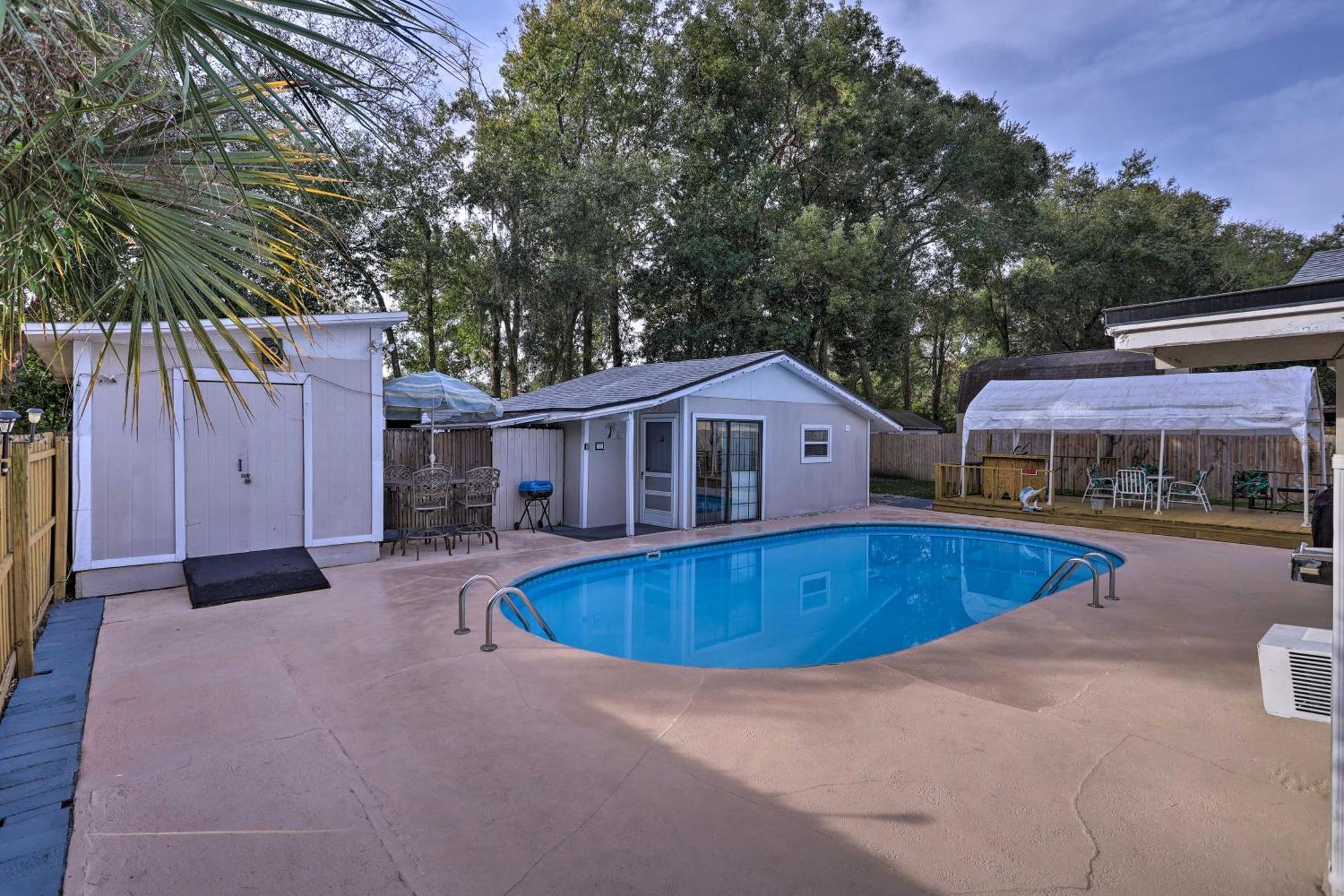 Fern Park Pool House With Private Patio And Fire Pit! Holiday home Orlando